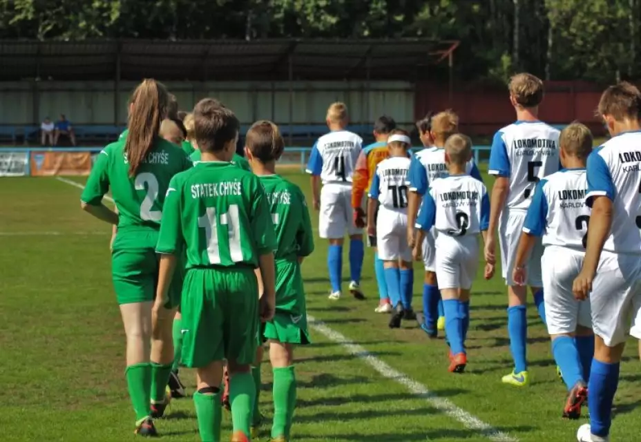 Starší žáci na úvod jara porazili Merklín/Hroznětín 2:0. Výhru dvě góly zařídil Ďugel